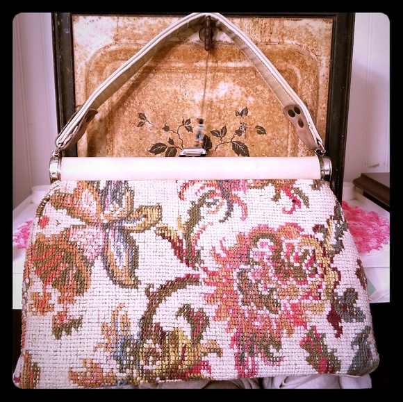 Vintage Handbags - Vintage tapestry embroidered carpet bag purse